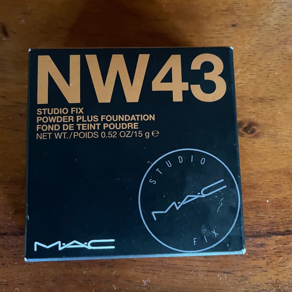 MAC Studio Fix Powder Plus Foundation  Color NW43